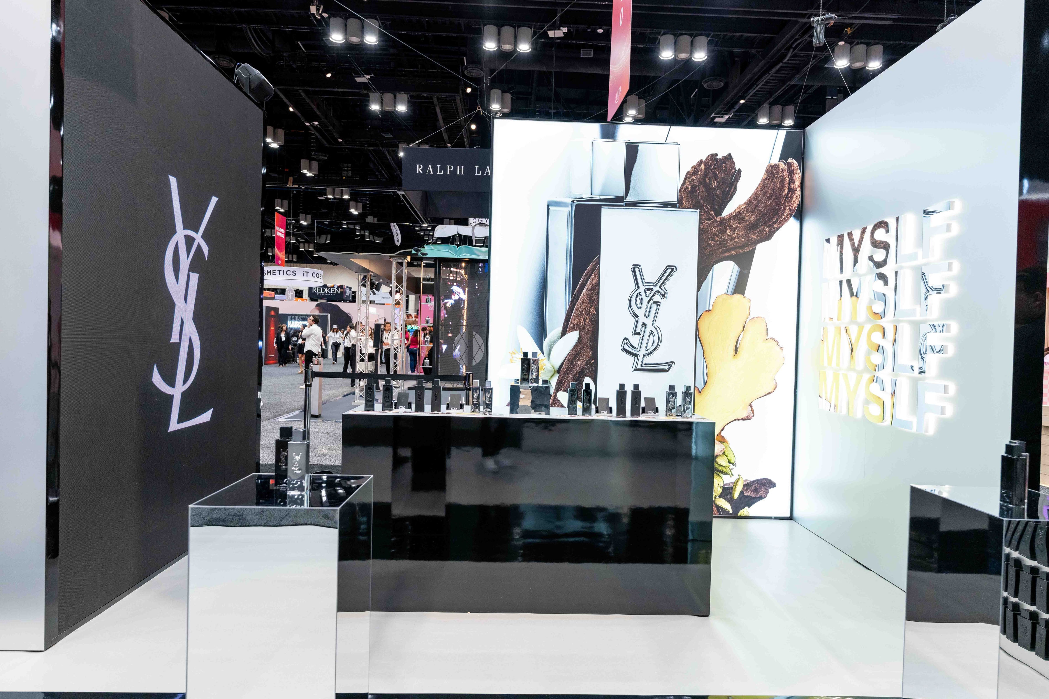L'Oreal fragrance exhibition booth